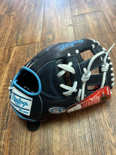 Rawlings GLOVE OF THE MONTH