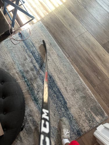 New CCM Right Handed P28M JetSpeed Team Hockey Stick