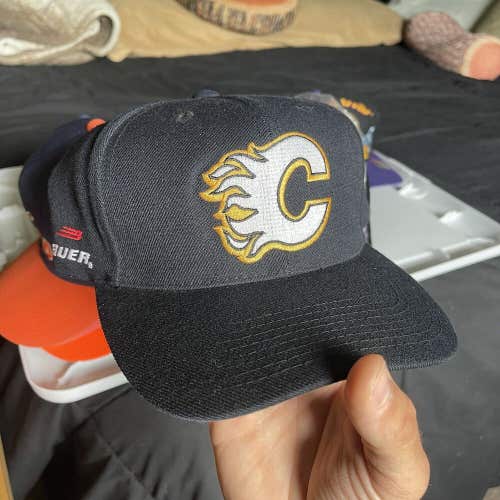 Vintage Sports Specialties Calgary Flames NHL Plain Logo Bauer Snapback Hat Cap