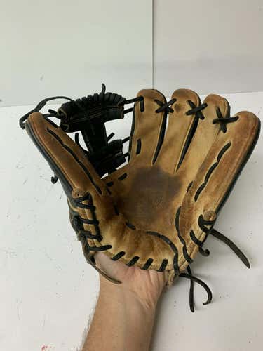 Used Wilson A2000 11 1 2" Fielders Gloves