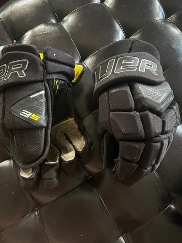 Used Bauer Supreme 3s Gloves 13"