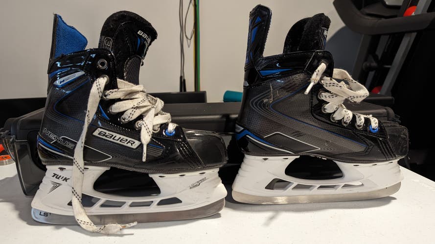 Used Junior Bauer Nexus N2900 Hockey Skates Regular Width Size 3.5