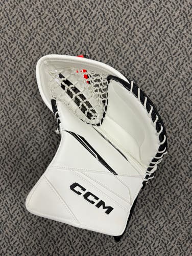 CCM AXIS 2.9 Senior Goal glove