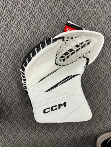CCM Axis 2.9 Senior Full Right goal glove