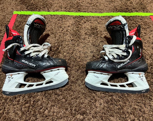 Used Junior Bauer Regular Width Size 1 Vapor 3X Pro Hockey Skates