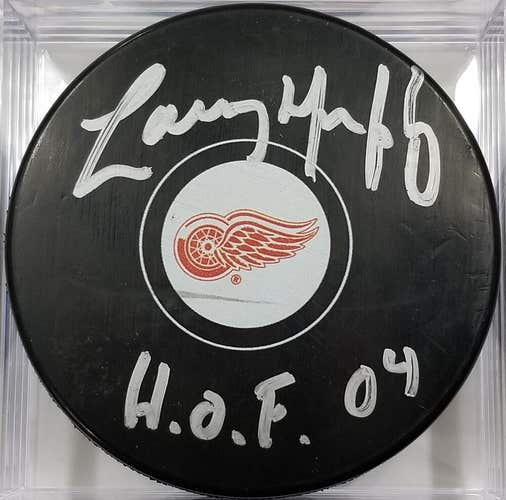 LARRY MURPHY Autographed Detroit Red Wings NHL Hockey Puck Signed HOF '04