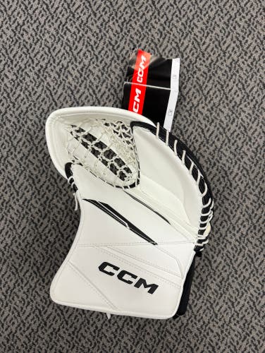 CCM Axis 2.9 Intermediate goal glove