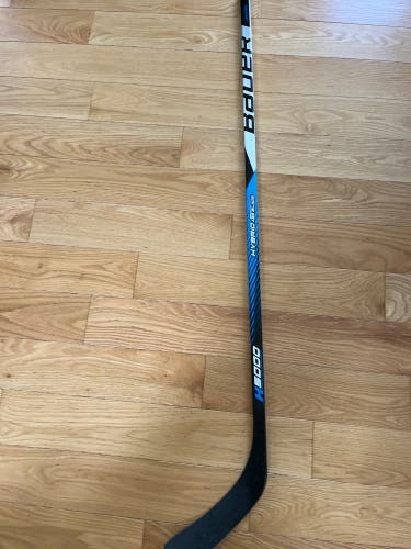 Used Junior Bauer Right Handed P92 H5000 Hockey Stick