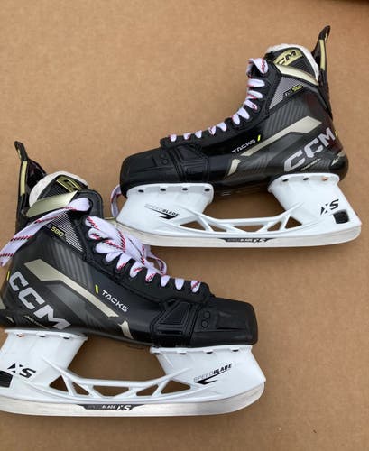 Used Senior CCM AS-580 Hockey Skates (Size 10)