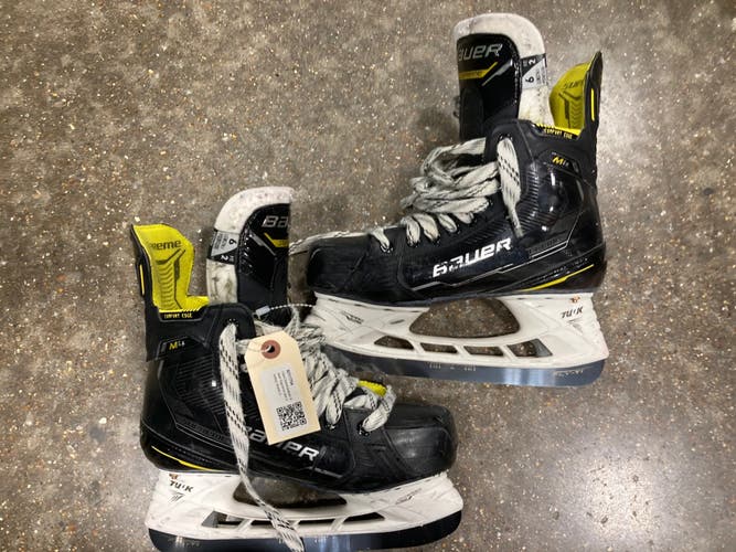 Used Intermediate Bauer Supreme M4 Hockey Skates Size 6.0