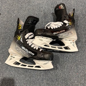 Lightly Used Pro Stock Manson  Bauer Vapor Hyperlite 2 Skates Senior L/ 8.75 R/ 8.5