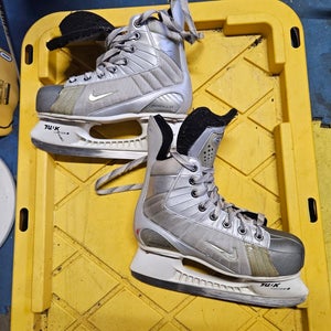 Used Junior Nike Apollo Hockey Skates Regular Width Size 5