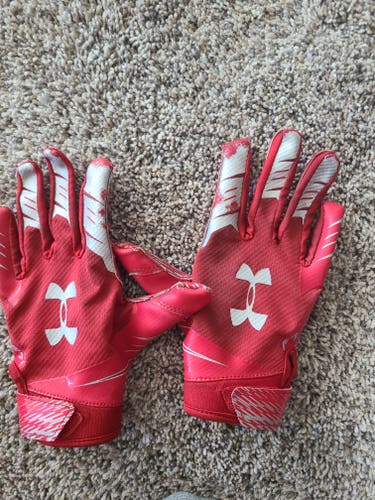 Red Used Medium Youth Under Armour F7 Gloves