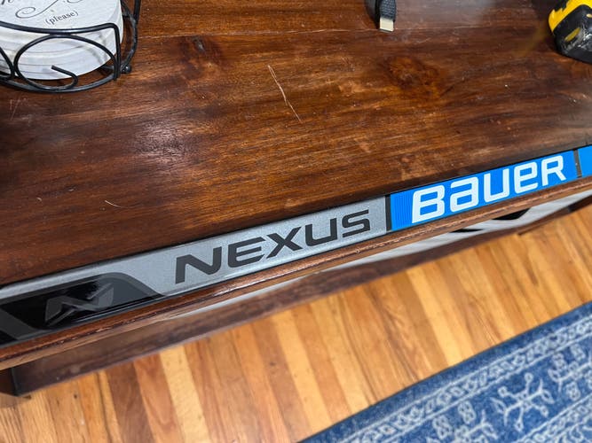 Bauer Nexus 2N Team - RH Stick P28 - Pro Stock - 77 Flex