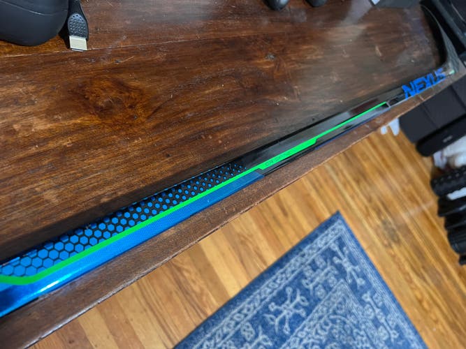 Bauer Nexus Geo - RH Stick P28M - Pro Stock - 82 Flex