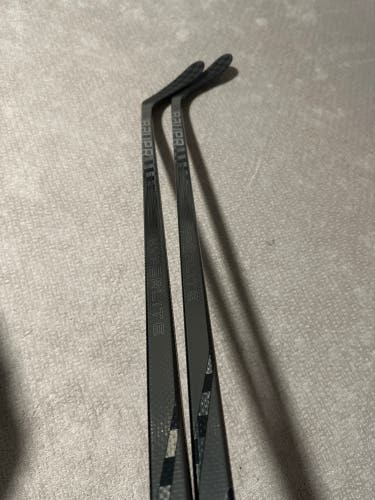 2 - Pack New Bauer Pro Custom *DRESSED AS HYPERLITE2* RH 77 Flex