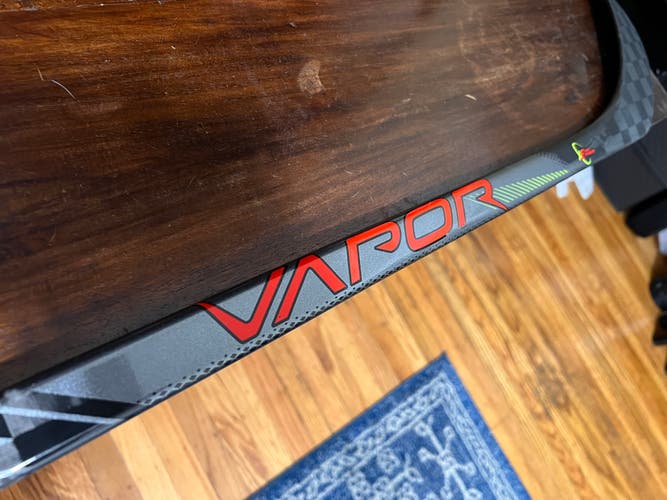 Bauer Vapor FlyLite - RH Stick P46 - Pro Stock - 77 Flex