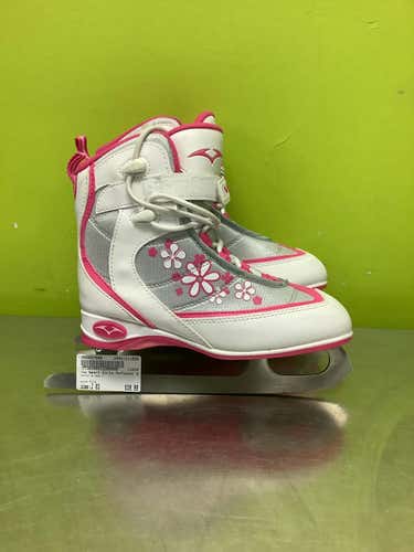 Used Victoria Sport Junior 03 Soft Boot Skates