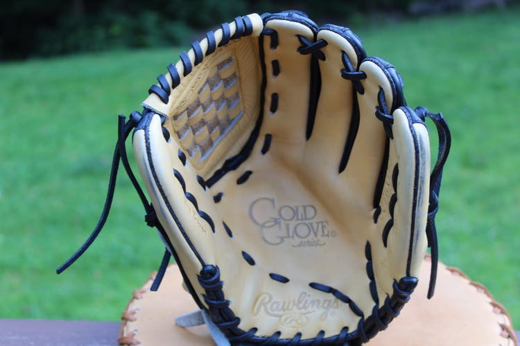 Used Right Hand Throw Rawlings Pitcher's Gold Glove Elite Baseball Glove 12"