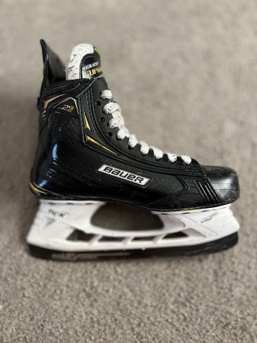 Used Intermediate Bauer Regular Width Size 5.5 Supreme 2S Pro Hockey Skates