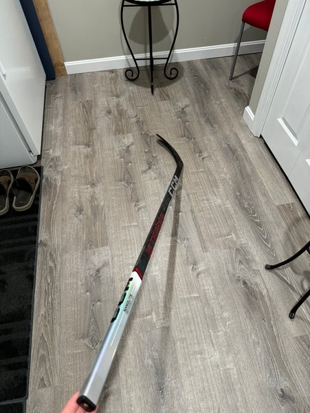 New Intermediate CCM Right Handed P29 Jetspeed FT6 Pro Hockey Stick