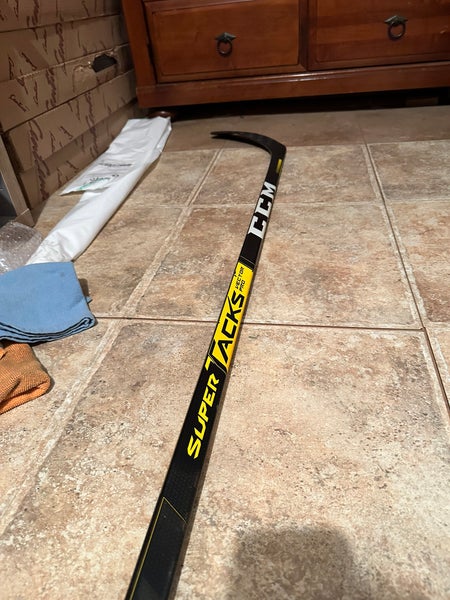 Like New CCM Super Tacks Vector Pro