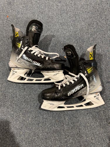 Lightly Used Senior Bauer Pro Stock Jones 8.5 Vapor Hyperlite 2 Hockey Skates
