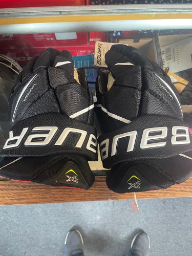 New  Bauer 13" Vapor 2X Gloves