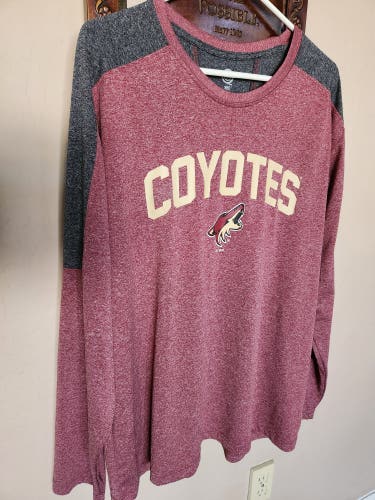 Arizona Coyotes Long Sleeved Shirt Size XL