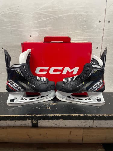 New Junior CCM Regular Width Size 2.5 Tacks AS-570 Hockey Skates