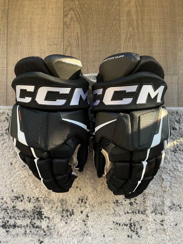 CCM Tacks XF Pro Gloves 14" (Black/White)