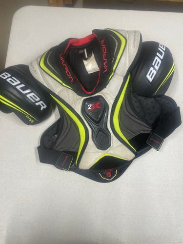 Used Medium Junior Bauer Vapor 2X Shoulder Pads