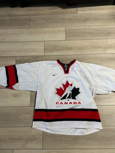 White Used Large Nike Team Canada Jersey