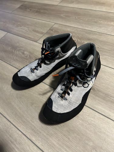 Used Size Men's 10.5 Rudis Cleats