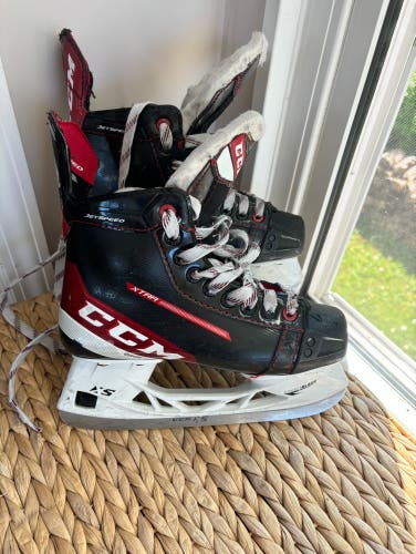 Used Intermediate CCM Regular Width Size 4 JetSpeed XTra Hockey Skates