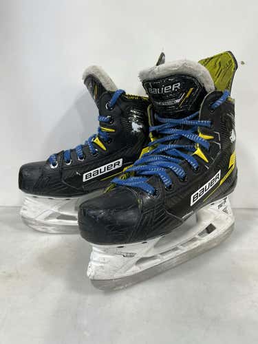 Used Bauer Matrix Junior 02.5 Ice Hockey Skates