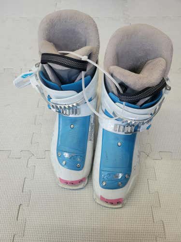 Used Nordica Fire Arrow Team 235 Mp - J05.5 - W06.5 Girls' Downhill Ski Boots