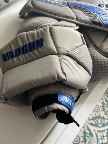 Small Vaughn Velocity VE8 Int Goalie Chest Protector