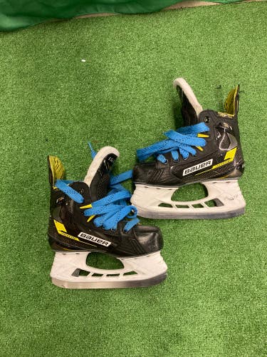 Used Junior Bauer Supreme M4 Hockey Skates Regular Width Size 1.5