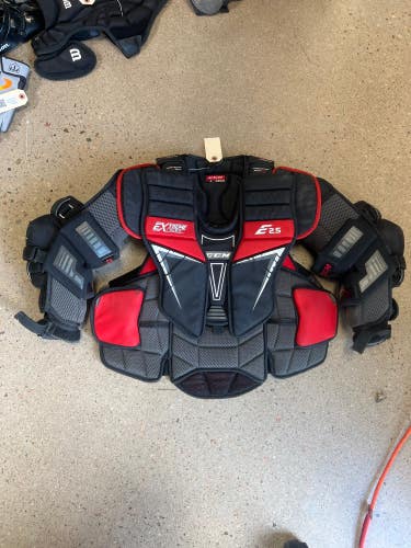 Used Junior Large/XL CCM Extreme Flex E2.5 Goalie Chest Protector