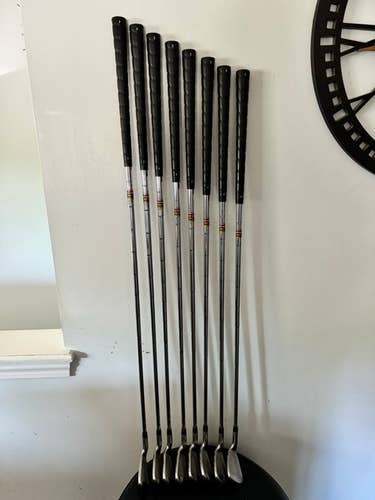 Used Men's TaylorMade R540 XD Right Handed Iron Set