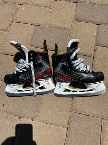 Used Junior Bauer Vapor X2.9 Hockey Skates Regular Width Size 2