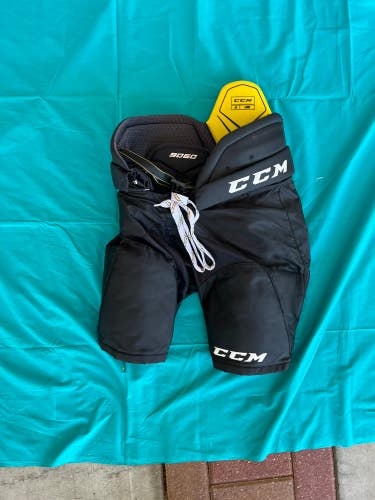 Black Used Junior Large CCM Tacks 9060 Hockey Pants