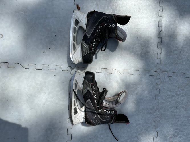 Used Intermediate Bauer Size 5.5 Vapor X30 Hockey Skates