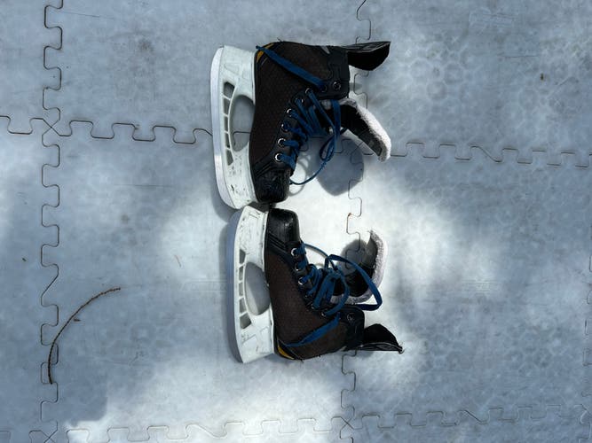 Used Bauer  Size 2 Supreme Hockey Skates