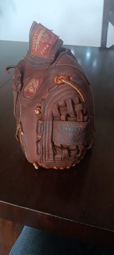 Used Nokona Right Hand Throw Infield AMG 1200 Baseball Glove 12"