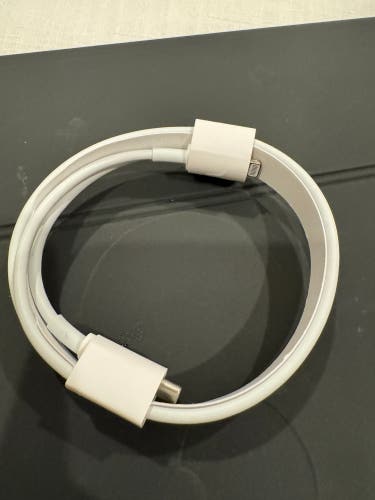 APPLE UBS-C to Lightning Cable: Large