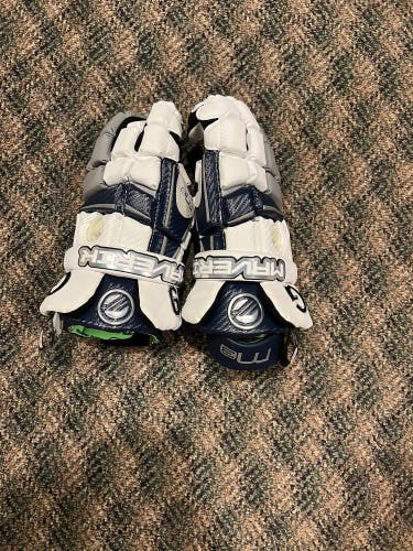 Brand New Georgetown Lacrosse Maverick M3 Gloves