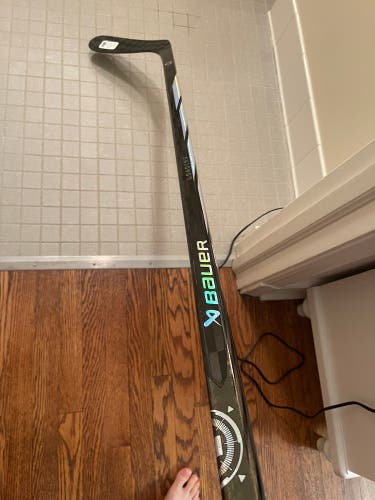 New Intermediate Bauer Left Handed P92  Proto-R Hockey Stick