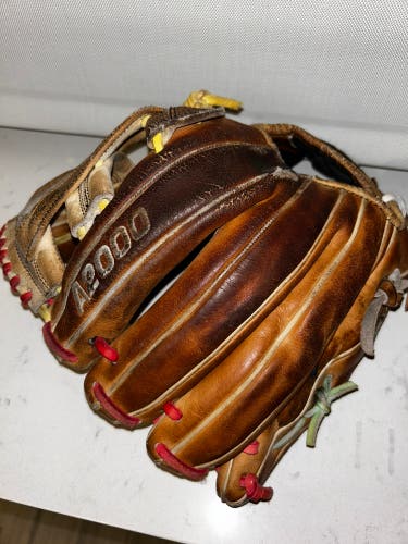 Used Wilson A2000 DW5 12” Baseball Glove